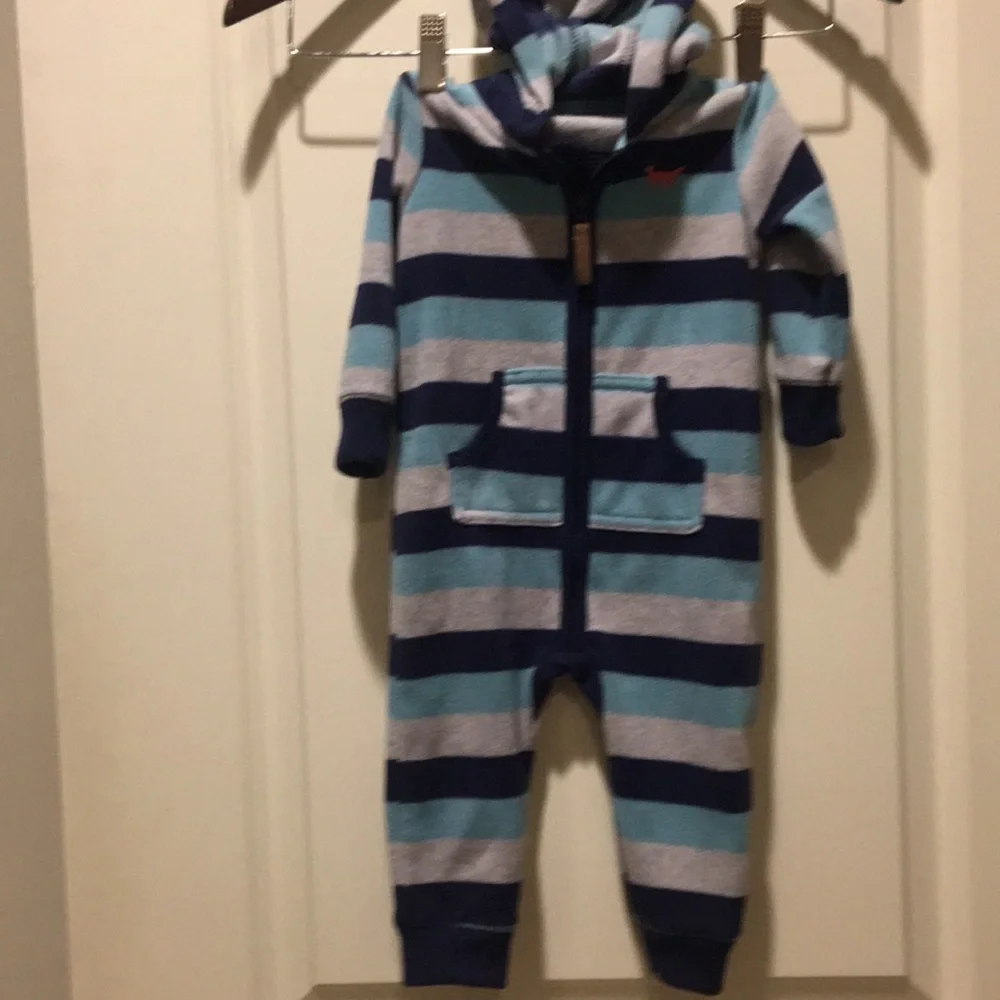 Like New!Carter’s baby Fleece ZipUp stripe hoodie one piece Jumpsuit kid size 9M